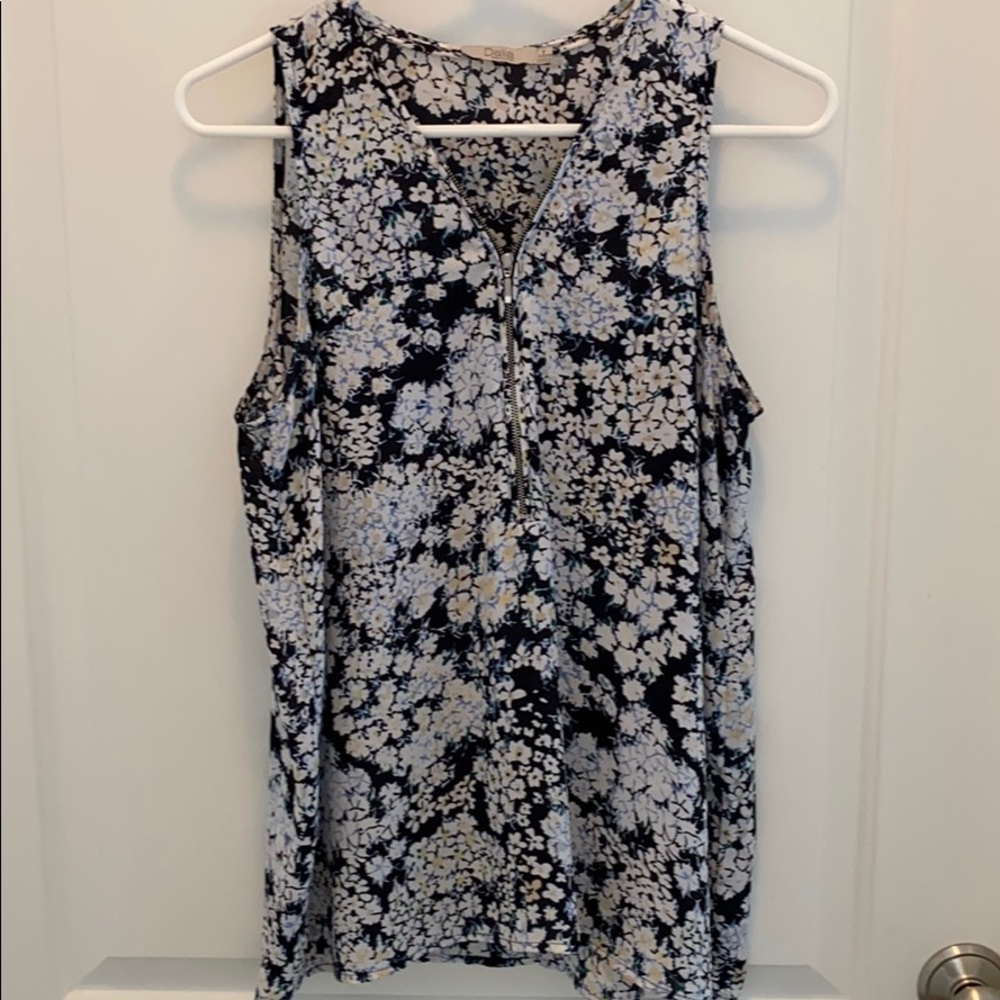 Women’s V-neck tank top blouse with zipper